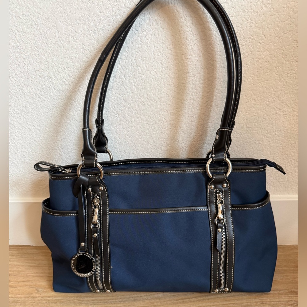👜 Franco Sarto Nylon – Navy & Black – Zip Top Shoulder Bag